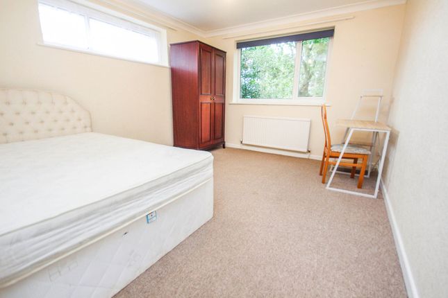 Flat 3, 2 Stirling Road, Bournemouth photo 2