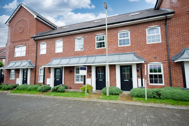 Thumbnail Town house for sale in Ashton Gardens, Eastleigh, Hampshire