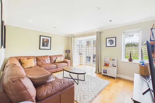 8, Whistler Close Copmanthorpe, York photo 2