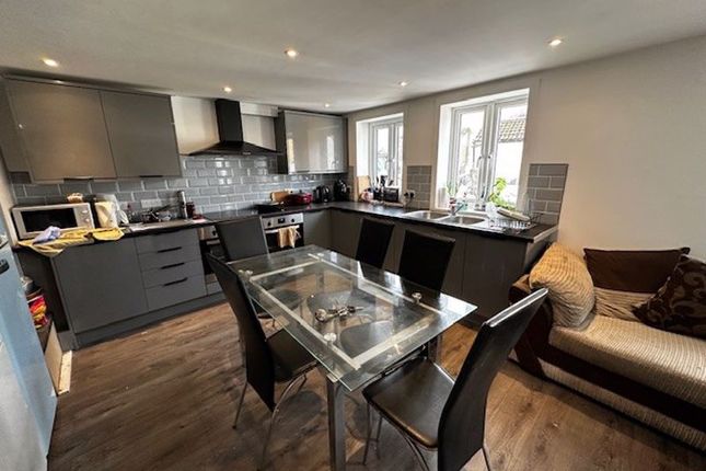 Room 3, 131a Brockhurst Road, Gosport photo 2