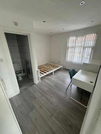 33, Wenlock Road, Edgware photo 2