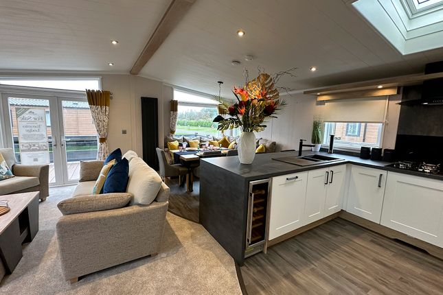 2-bed caravan on Nottage Park Lodges, Moor Lane Nottage, Porthcawl, £159,950