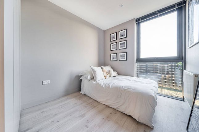 Flat for sale in Amelia Street, Elephant And Castle, London