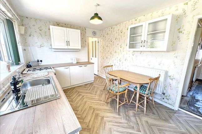 40, Beacon Drive, Kirkby In Ashfield photo 4