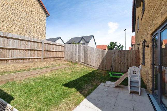 10, Wiltshire Drive, Chippenham photo 3