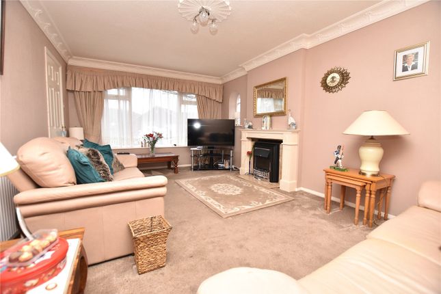 25, Farnham Croft, West Yorkshire photo 2