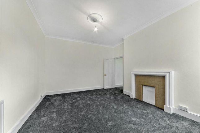 Overstrand Mansions, Battersea photo 3