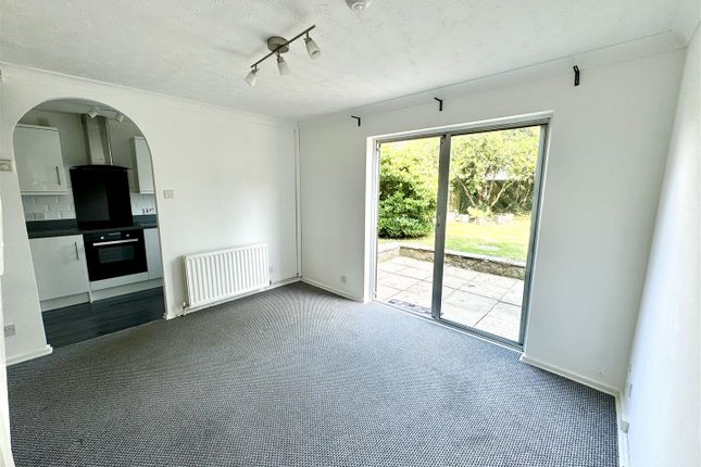 3, Oak Close, Caldicot photo 3