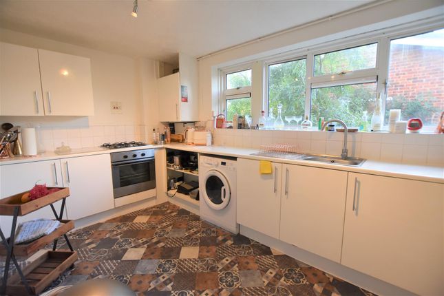 43, Byron Way, West Drayton photo 3