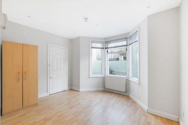 10 Ivor Court 2 31.07.Png