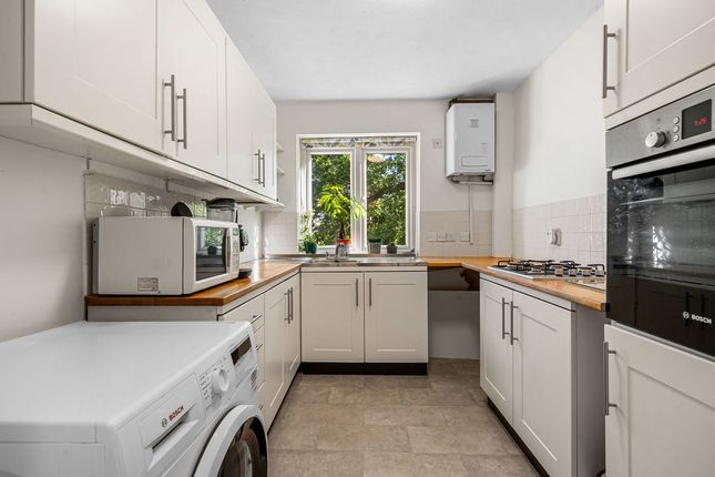 Flat 8, Hillrise, Walton-On-Thames photo 4