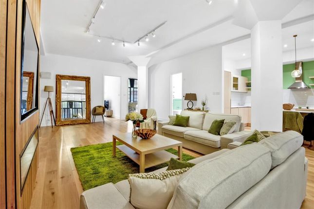 2-bed flat on Telfords Yard, Wapping, £3,999/mo