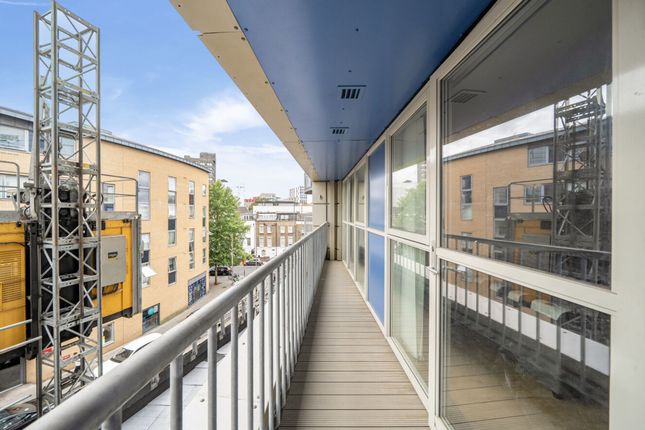 Flat 17, 1 Queensland Road, London photo 4