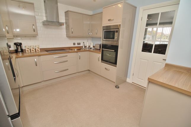 4, Cherrywood Gardens, Hayling Island photo 2