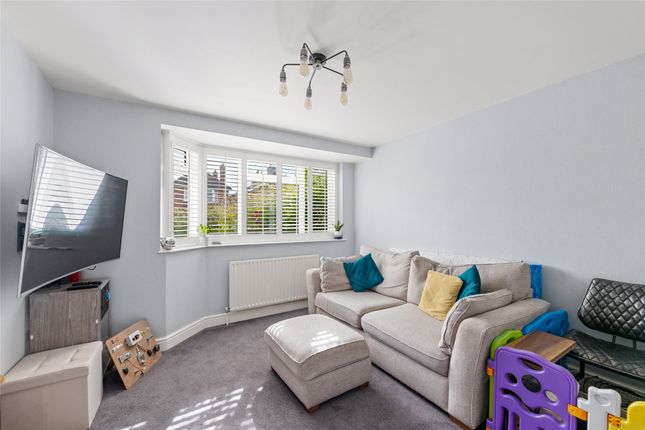 22, Emlyn Road, Surrey photo 3