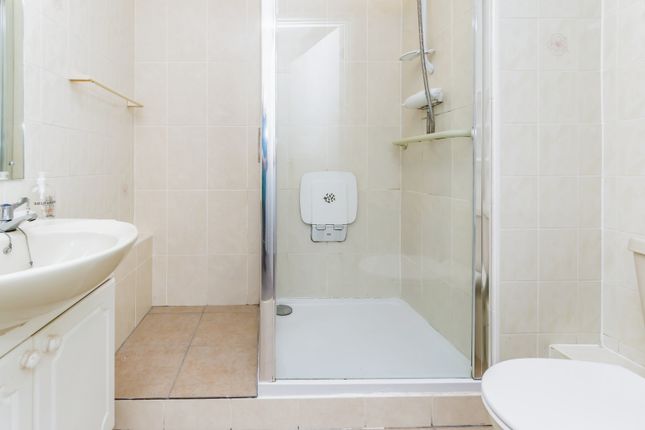 Flat for sale in Hillcroft Court, Chaldon Road, Caterham, Surrey