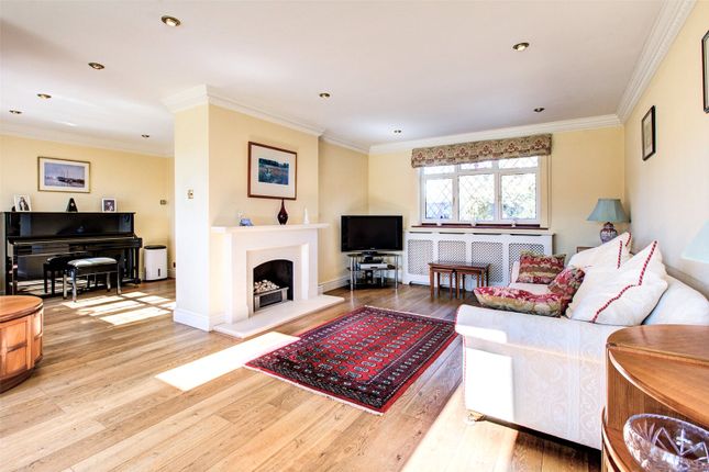 The Highlands,, Chiltern Hill, Gerrards Cross photo 4