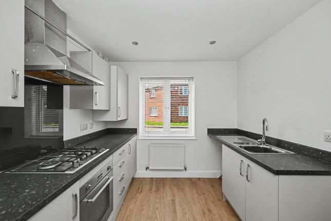 1, Clough Close, Rugby photo 3