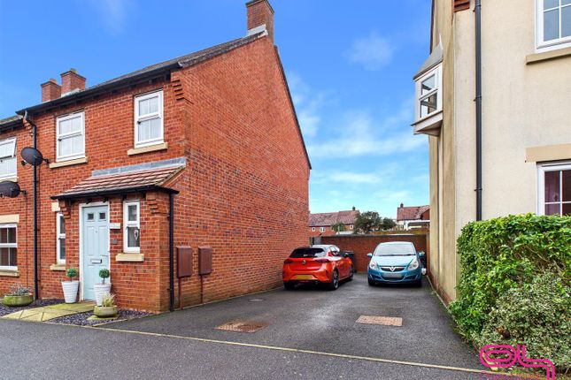 33, Hope Way, Swadlincote photo 2
