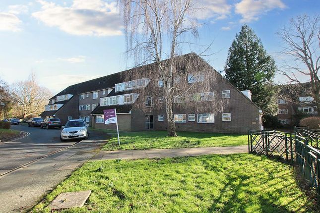 Flat for sale in Cressall Close KT22, Leatherhead