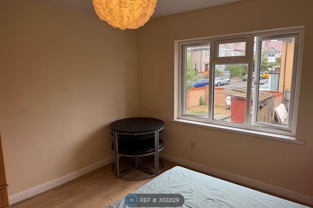 Mandeville Road, Northolt photo 5