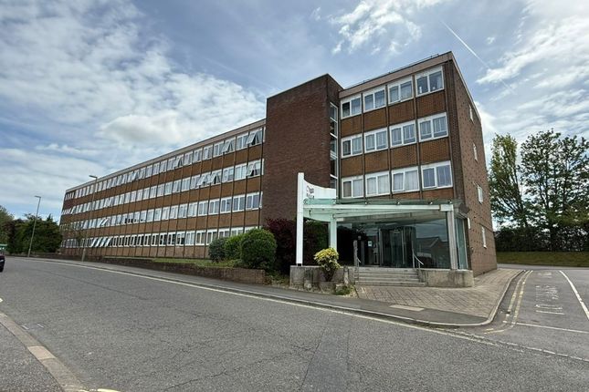 1-bed flat on 32 Wella House, Wella Road, Basingstoke, £75,000