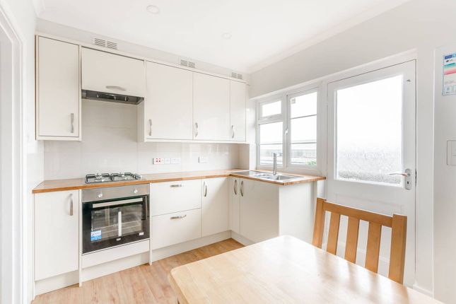2-bed flat on Springfield Court, Acton, £375,000