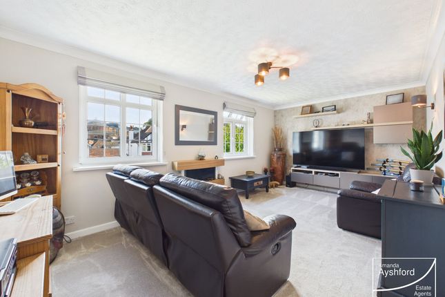 Flat 3, Laura Court, Paignton photo 2