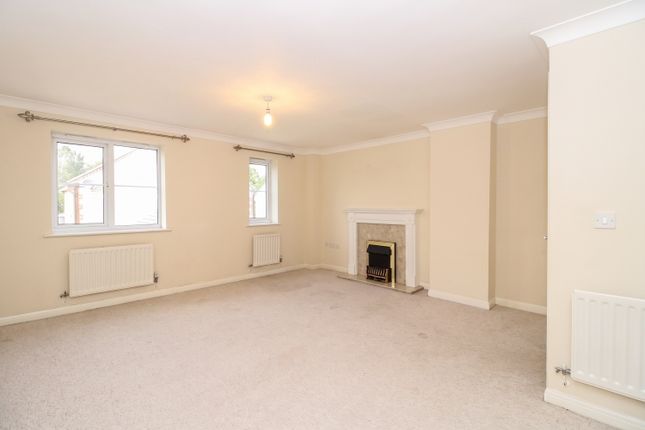 5, Fieldfare Close, Bicester photo 3