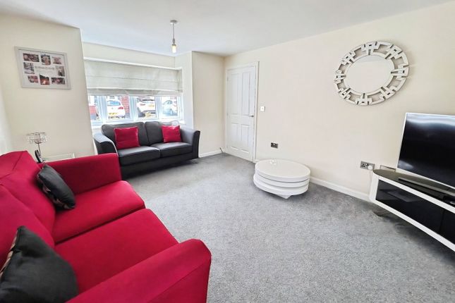 2, Falling Sands Close, Kidderminster photo 4