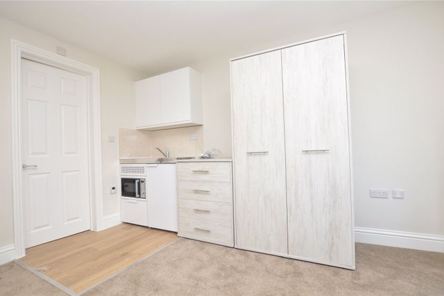 Flat C, 86, Church Lane East, Aldershot photo 3