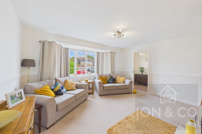 13, Woodrush Way, Northampton photo 3