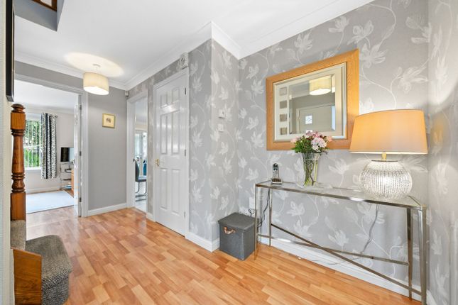 25, Inch Colm Avenue, Larbert photo 5