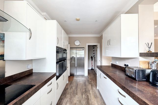 1 Hallsland Way, Oxted photo 4