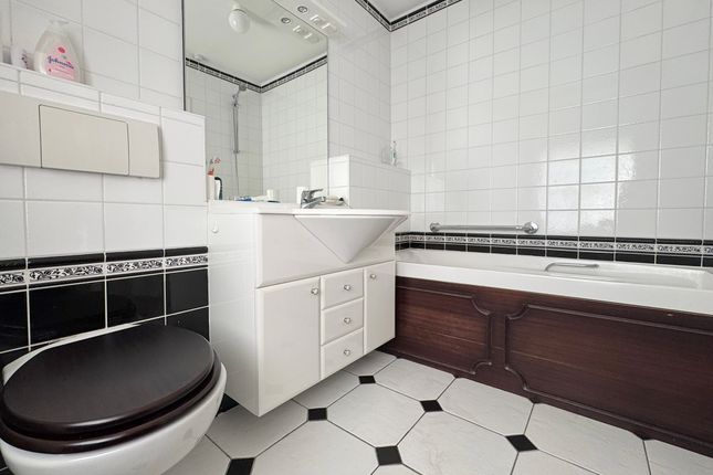 4 Mh Bathroom
