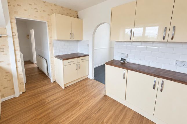 31, Northwood Crescent, Bradford photo 4