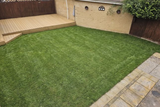 116, Hurworth Avenue, Slough photo 3