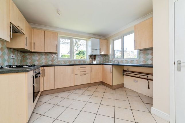 102, Grace Way, Stevenage photo 3