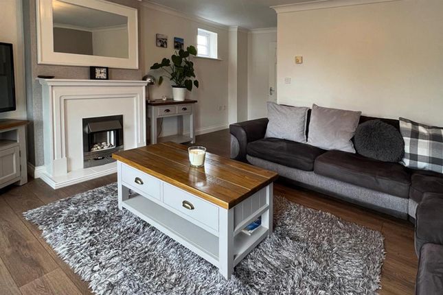6, Yateholm Drive, Bradford photo 4
