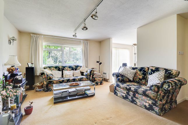 86, Holywell Road, Bedfordshire photo 2