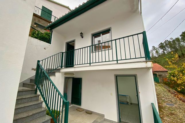Thumbnail Terraced house for sale in Almaceda, Castelo Branco (City), Castelo Branco, Central Portugal
