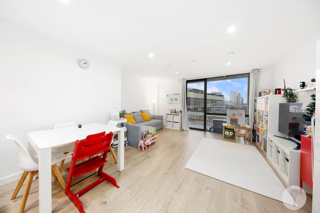 Thumbnail Flat for sale in Hawthorn House, Stratford
