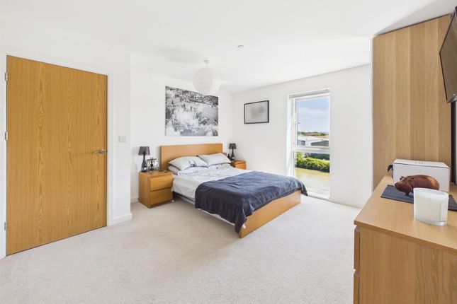 Flat 21, 17, Harker Close, Gloucester photo 4