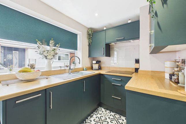 18 Greenbank Drive, Sutton-In-Ashfield photo 2
