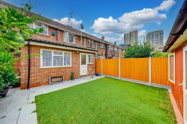 25 Callaghan Cottages, Lindley Street, London photo 4