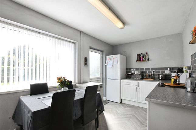 6, Astwood Avenue, Hull photo 3