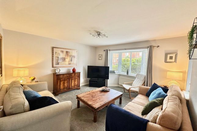 15, Oaks Close, Aston photo 4