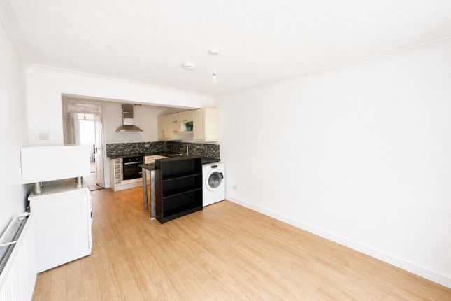 8, Foxdown Close, Kent photo 3