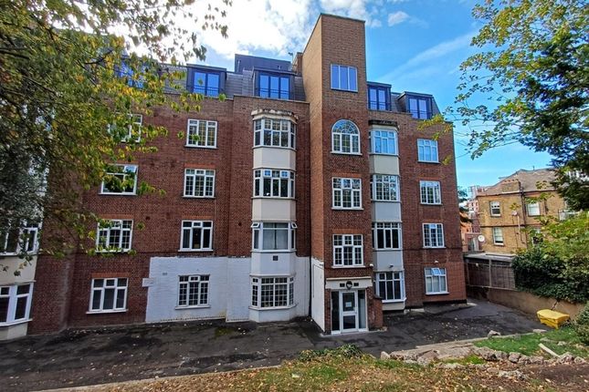 3-bed flat on Finchley Road, LONDON, £350,000