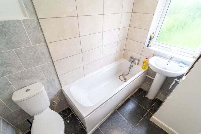 34, Earlsferry Way, London photo 2